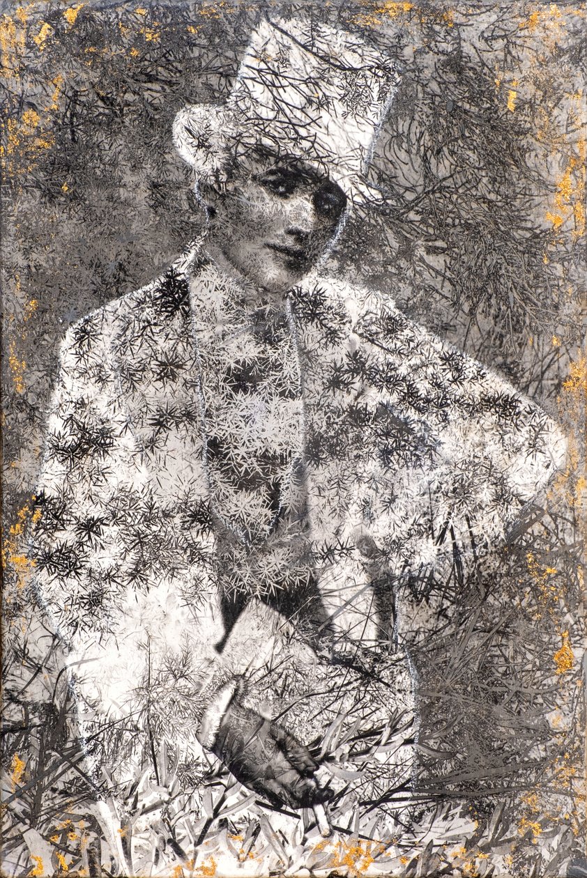 Gold, 2022 (blandteknik på trä) av Olivia Gozzano