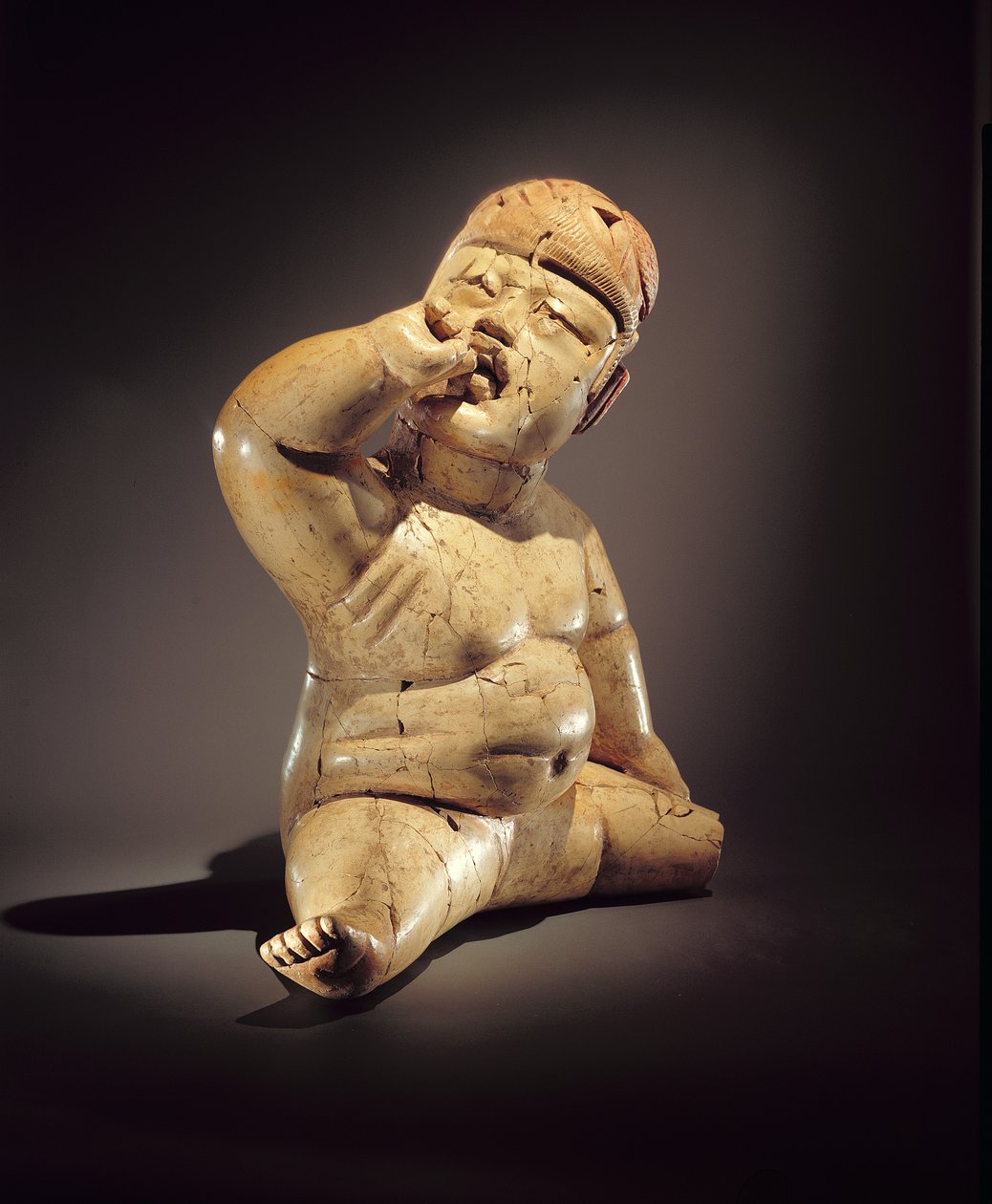 Babyfigur (keramik, cinnober och röd ockra) av Olmec