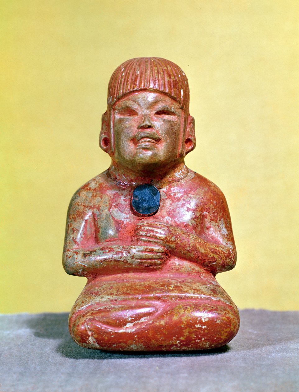 Sittande figur, möjligen en av de tidigaste representationerna av majsens och glädjens gud, från La Venta, Tabasco, förklassisk tid (polykrom jade). av Olmec
