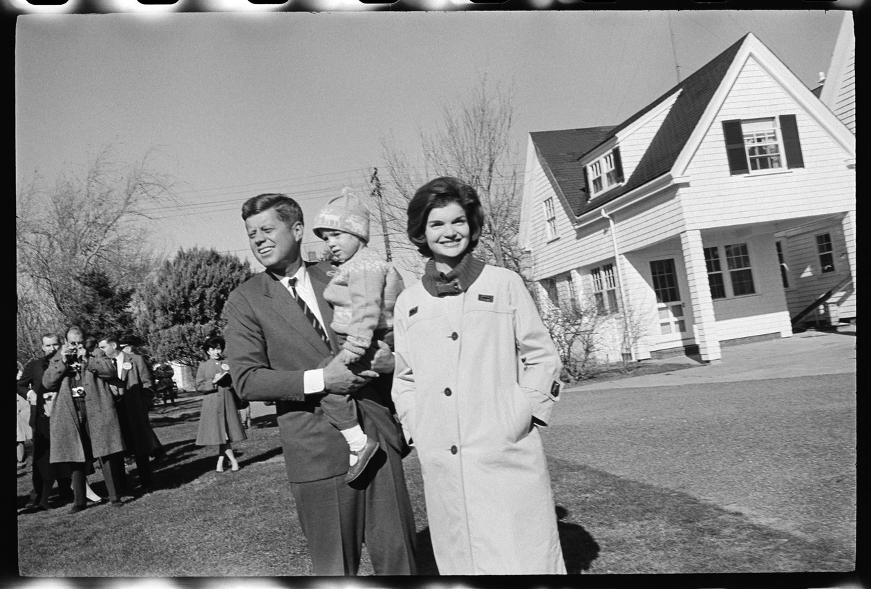 John F. Kennedy med Jackie Kennedy och dottern Caroline av Orlando Suero