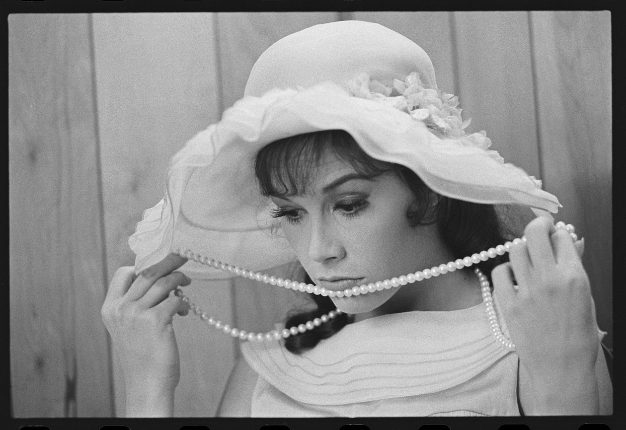 Mary Tyler Moore på uppsättningen av "Thoroughly Modern Millie" av Orlando Suero