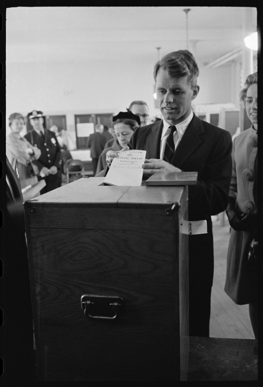 Robert F. Kennedy röstar på sin bror av Orlando Suero