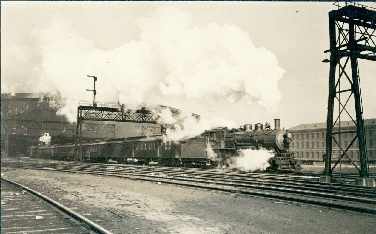 Railroad train leaving Union Station, St. Louis av Oscar C. Kuehn