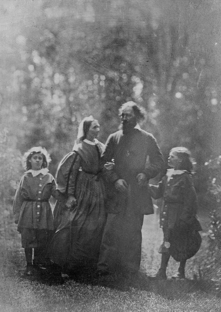 Alfred, Lord Tennyson med sin fru Emily och två söner, Hallam och Lionel, ca 1862 (albumintryck) av Oscar Gustav Rejlander