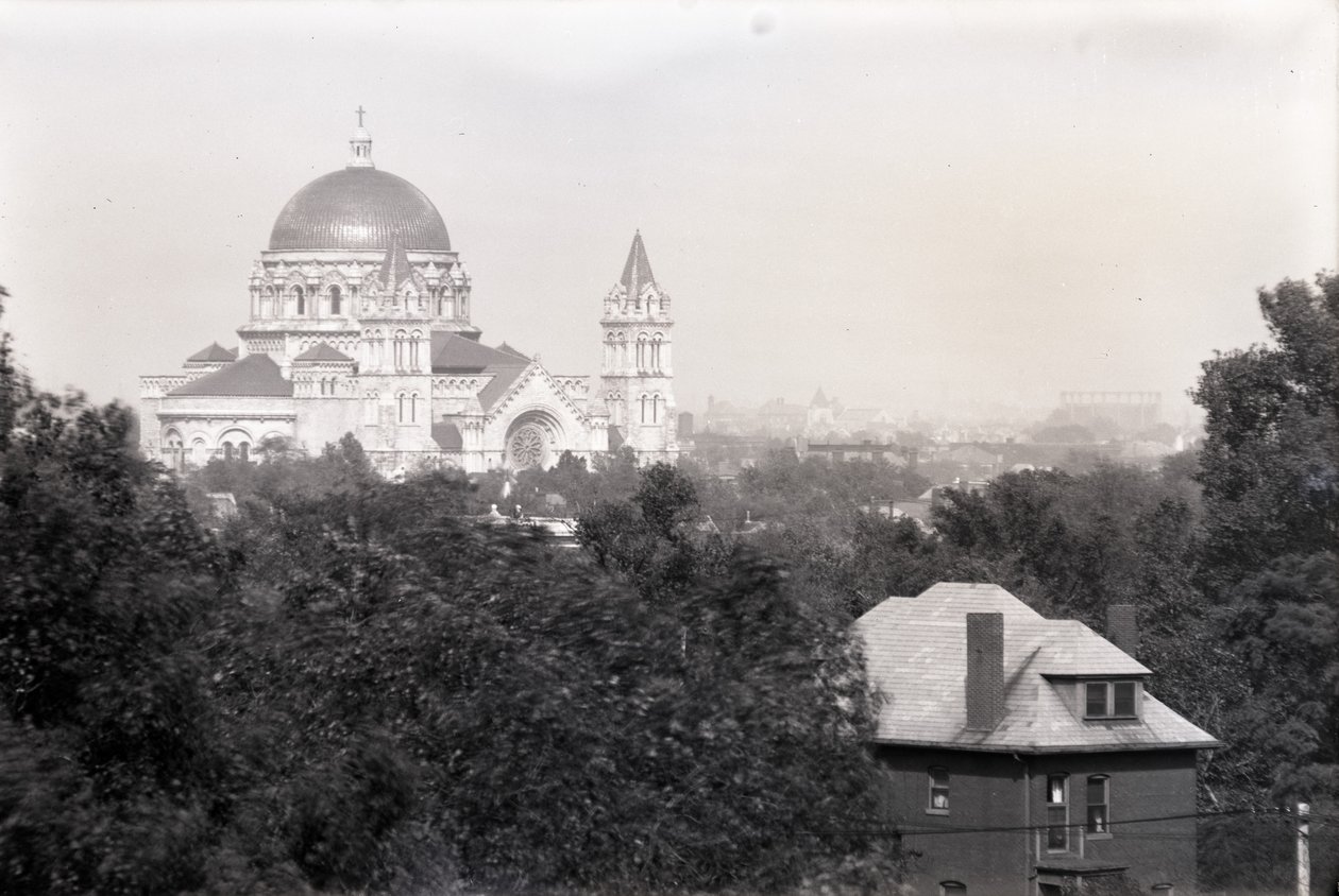 New Cathedral from Barnes Hospital, St. Louis, September 19, 1919 av Oscar Kuehn