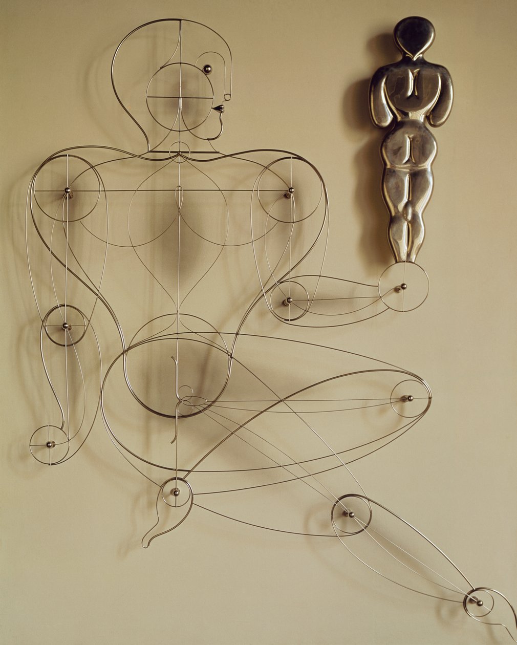 Homo, trådfigur med figur bakifrån i handen av Oskar Schlemmer