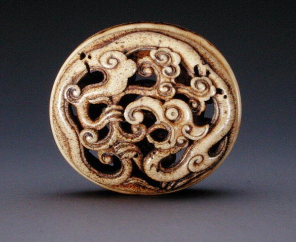 Netsuke i form av ett lådlock (hako) c.1870 (se 195499 för bas) av Ozaki Kokusai