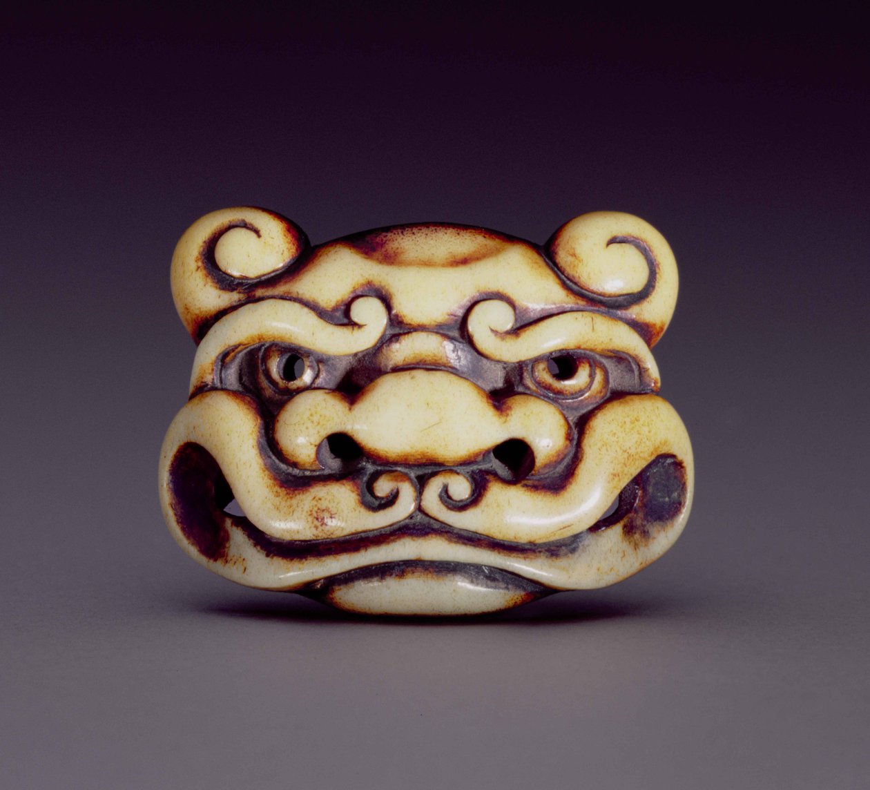 Netsuke föreställer ansiktet på en oni-demon, ca 1870 (hjorthorn) av Ozaki Kokusai