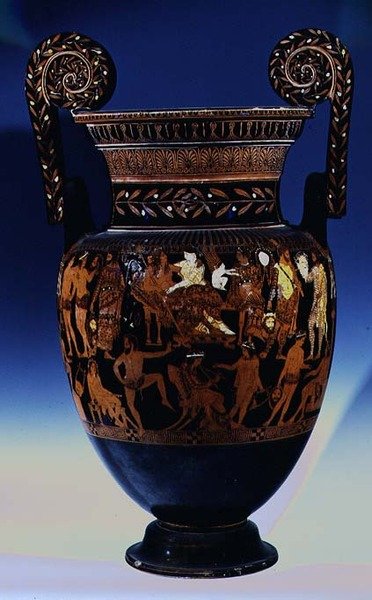 Attisk volutkrater med röd figur, dekorerad med en scen av skådespelare och musiker som förbereder sig för en föreställning inför Bacchus och Ariadne, grekiska, från Ruvo, 500-talet f.Kr. (keramik) (se även 119445-7) av Painter Pronomos
