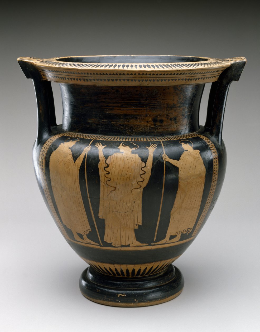 Röd figurkolumn Krater med scen av en kvinna och två ungdomar, 480-460 f.Kr. (terrakotta) av Painter Syriskos