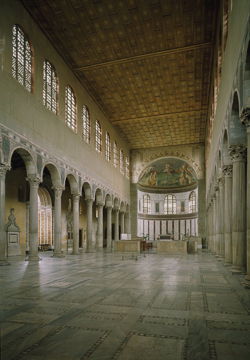 Interiörvy av kyrkan St Sabina, centralskepp, grundad på 500-talet av Paleo Christian
