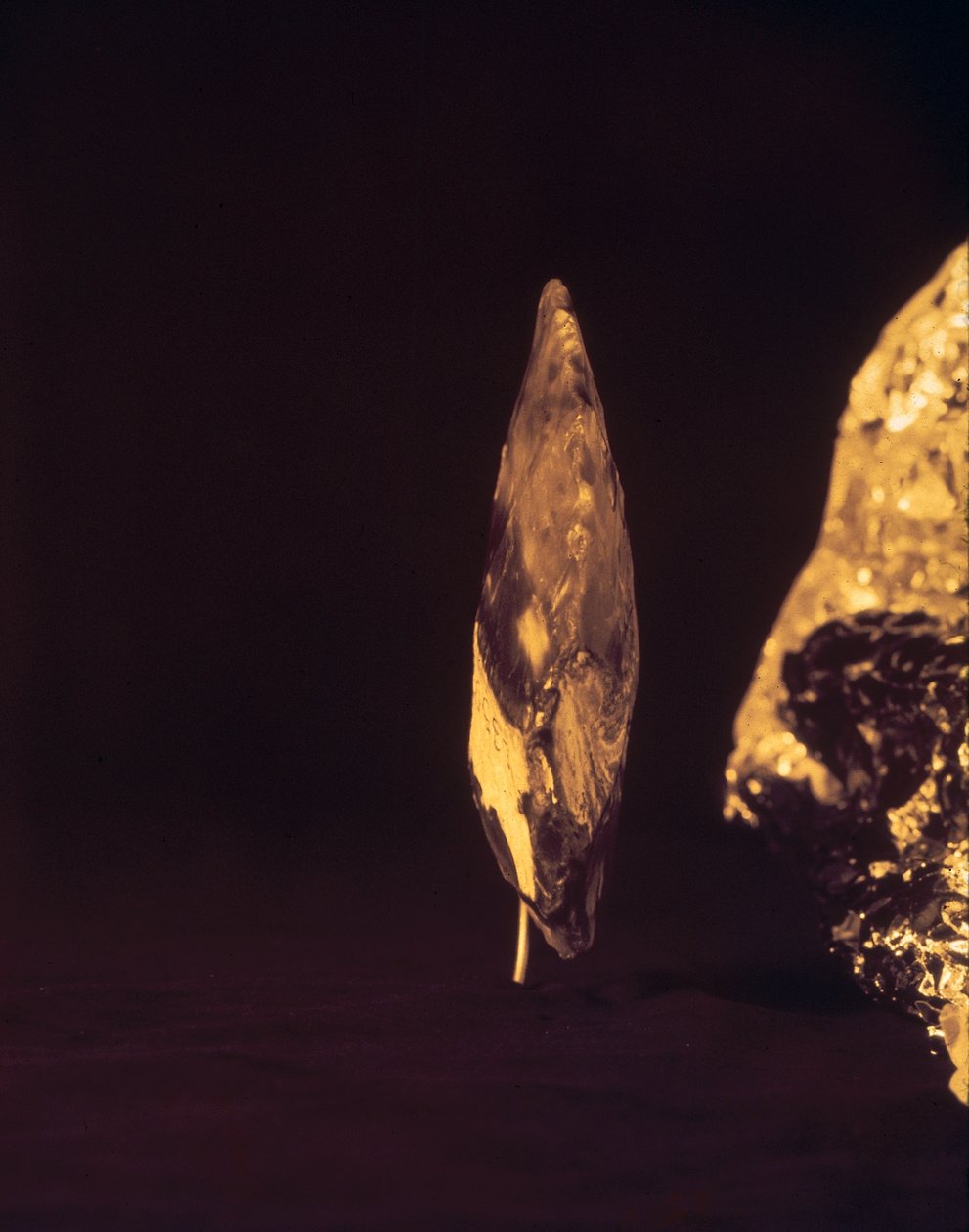 Knappad yxa eller spjuthuvud (flinta) av Paleolithic