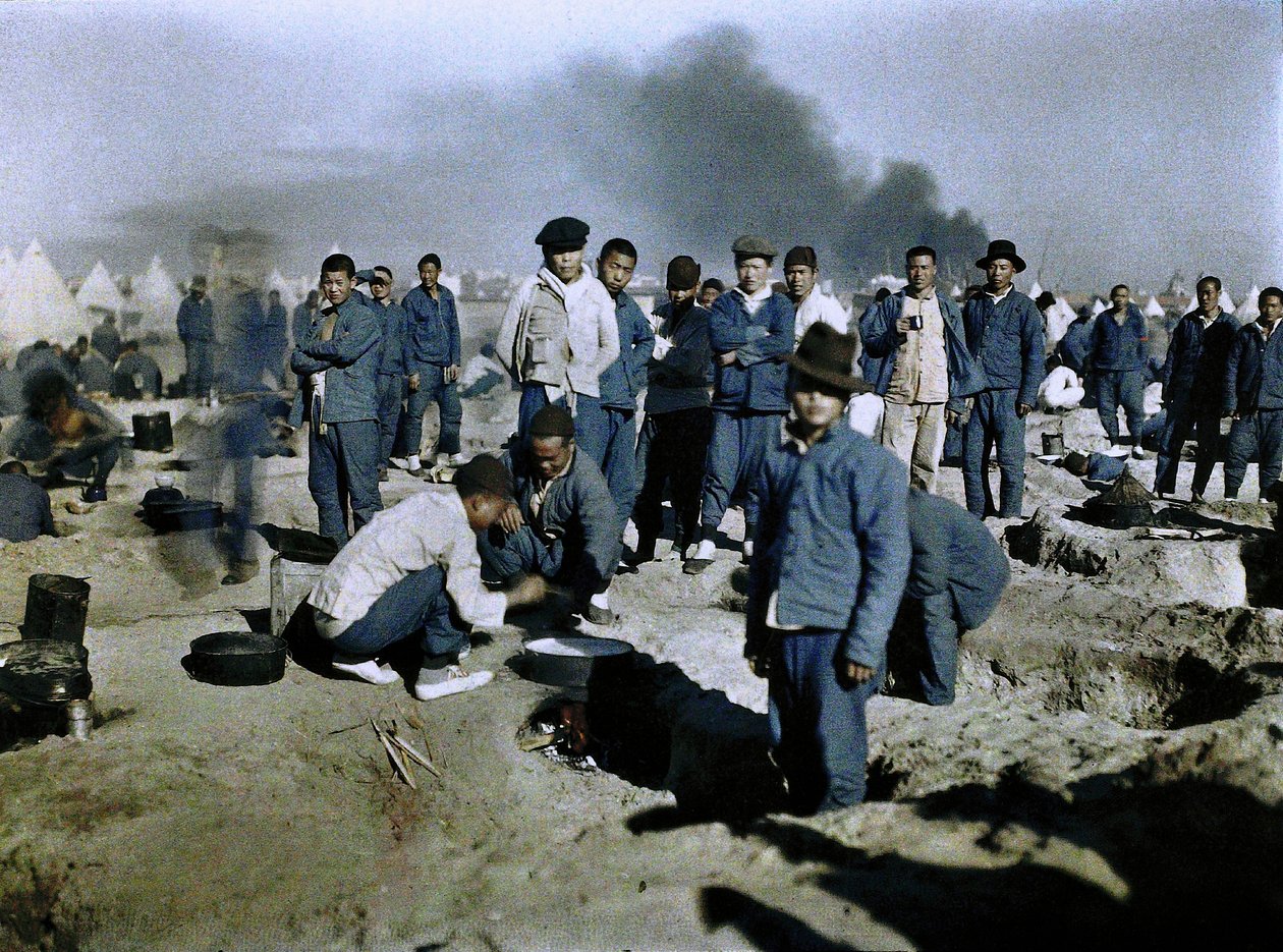 Ett läger av arbetare från den brittiska kinesiska arbetarkåren rekryterade för att delta i Mellanösternkampanjen, Egypten, 1917 (autokrom) av Paul Castelnau