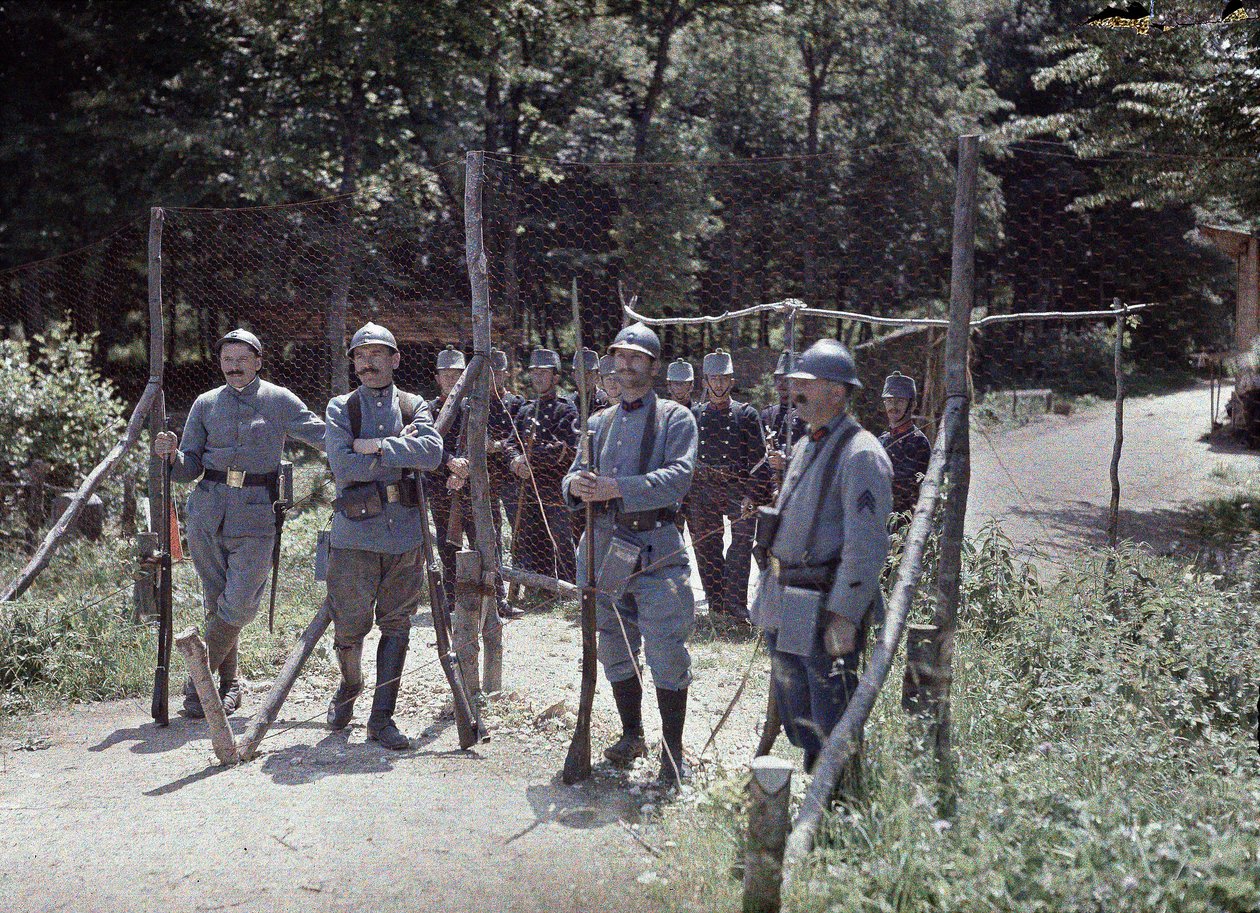 Gränsen mellan Schweiz och Frankrike i kommunen Pfetterhouse, Department Haut-Rhin, Alsace, Frankrike, 19 juni 1917 (autokrom) av Paul Castelnau