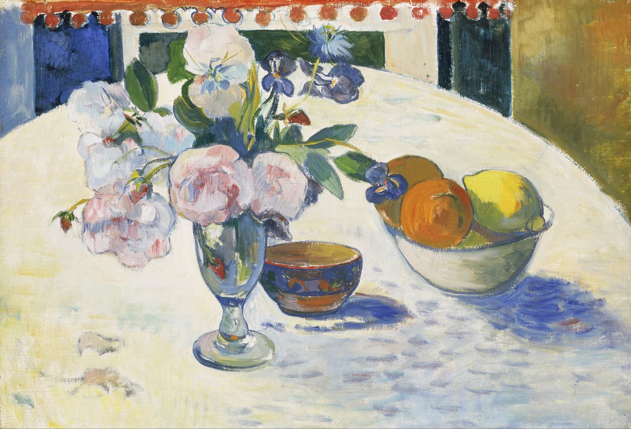 Blommor och en skål med frukt på ett bord av Paul Gauguin