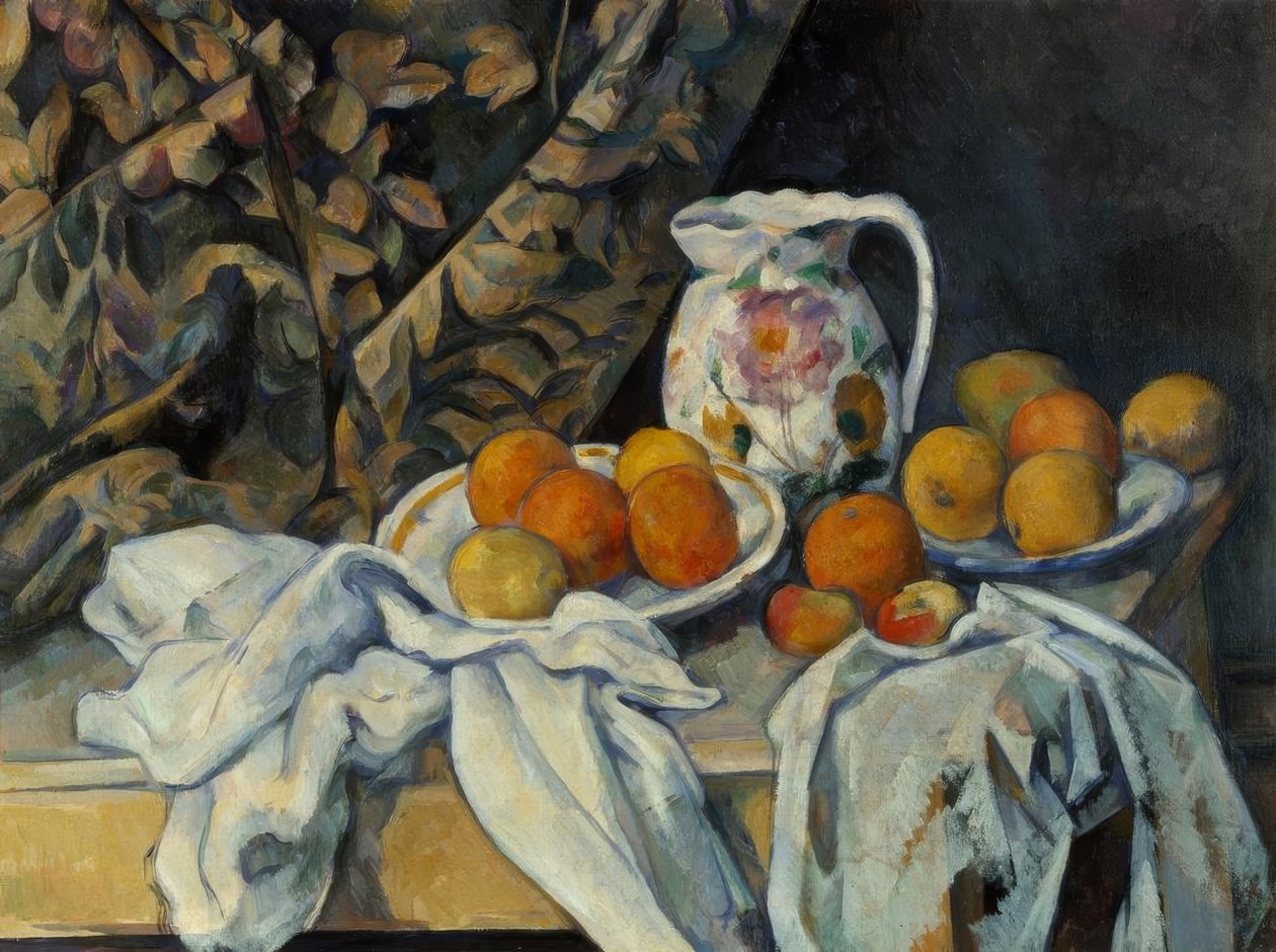 Stilleben med gardin och blommig kanna av Paul Cézanne