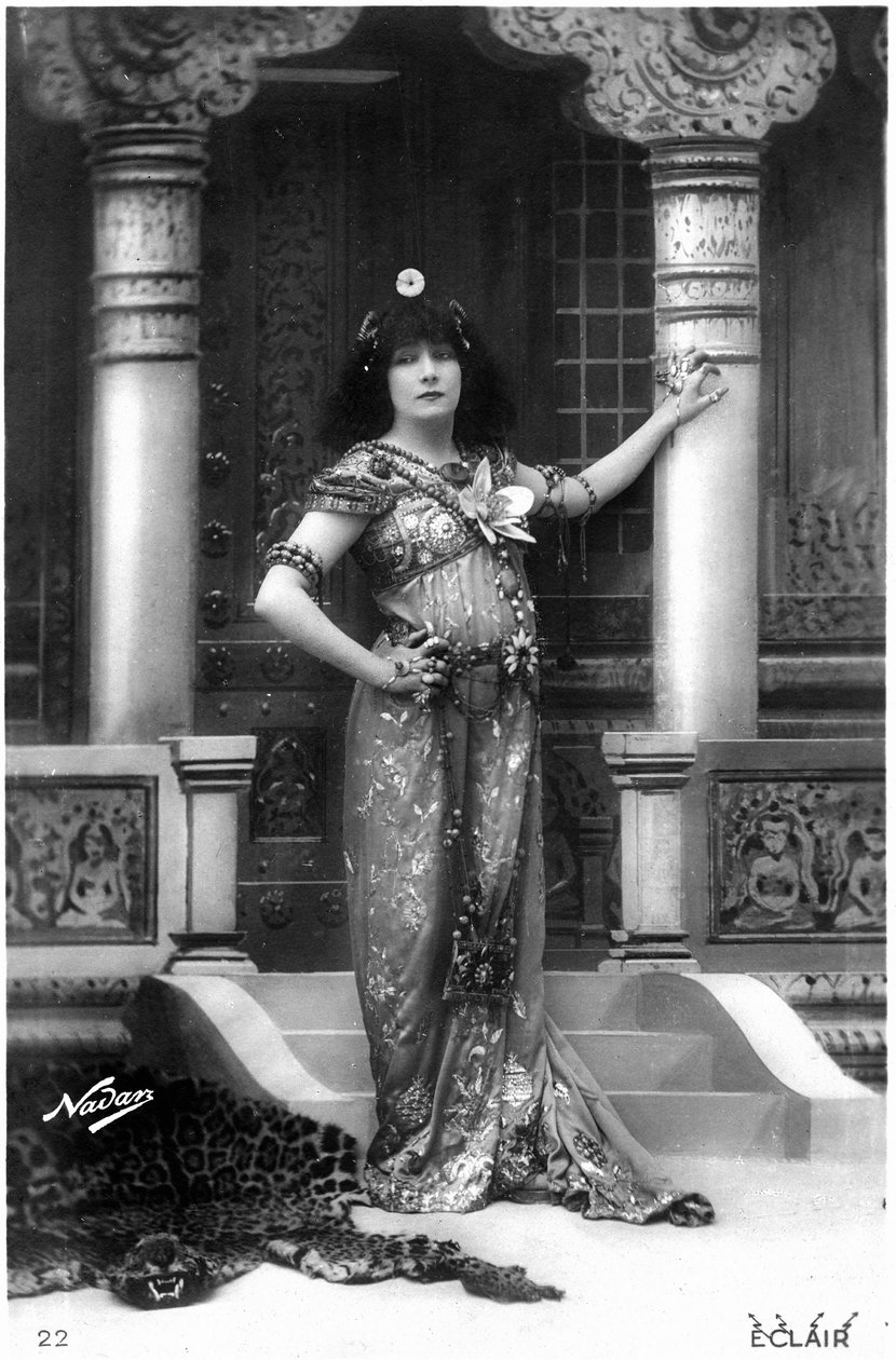 Henriette Rosine Bernard aka Sarah Bernhardt (1844-1923) som Izëyl, vykort av Paul Nadar