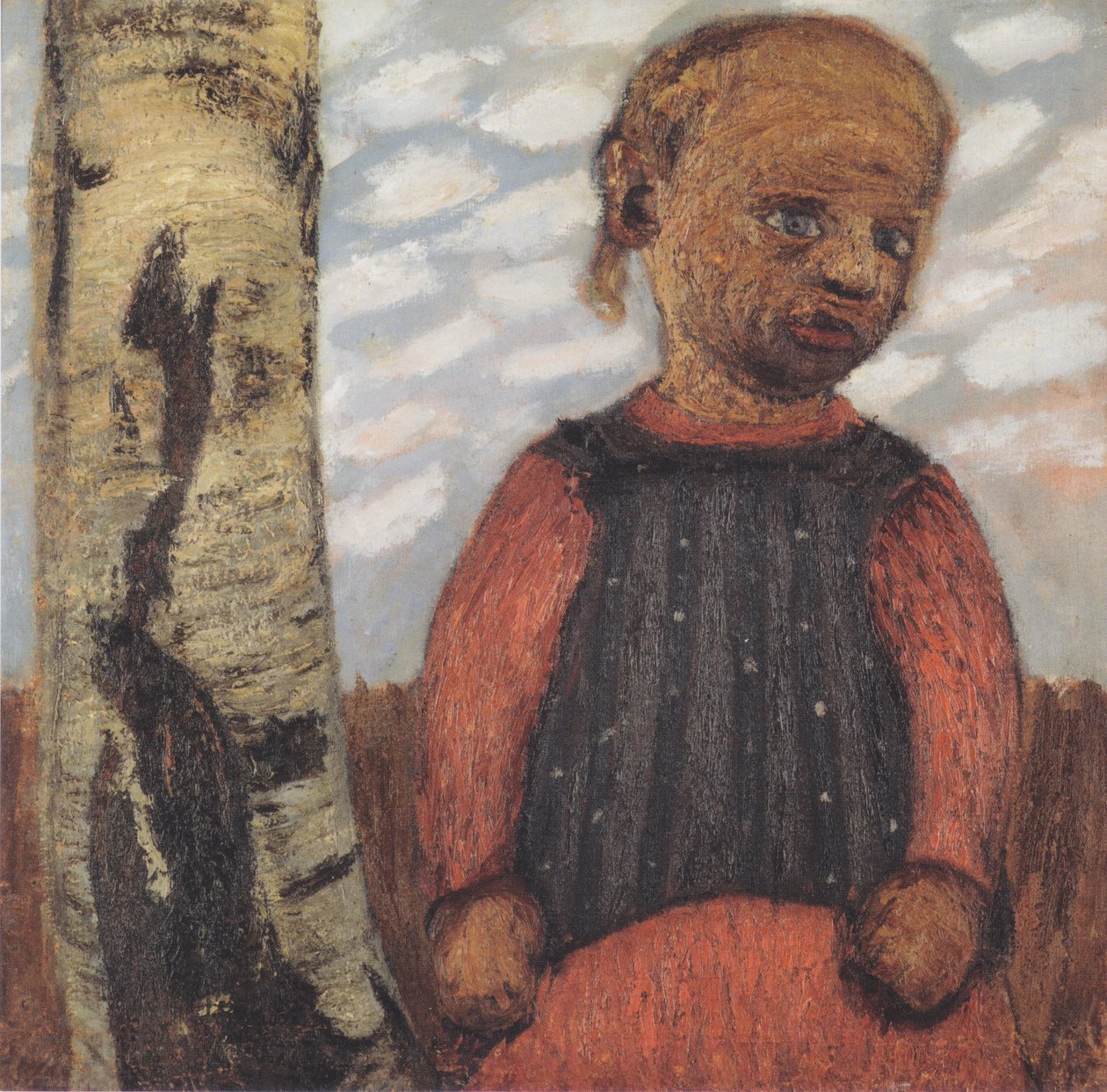 Flicka i en röd klänning på en trädstam framför en grumlig himmel av Paula Modersohn Becker