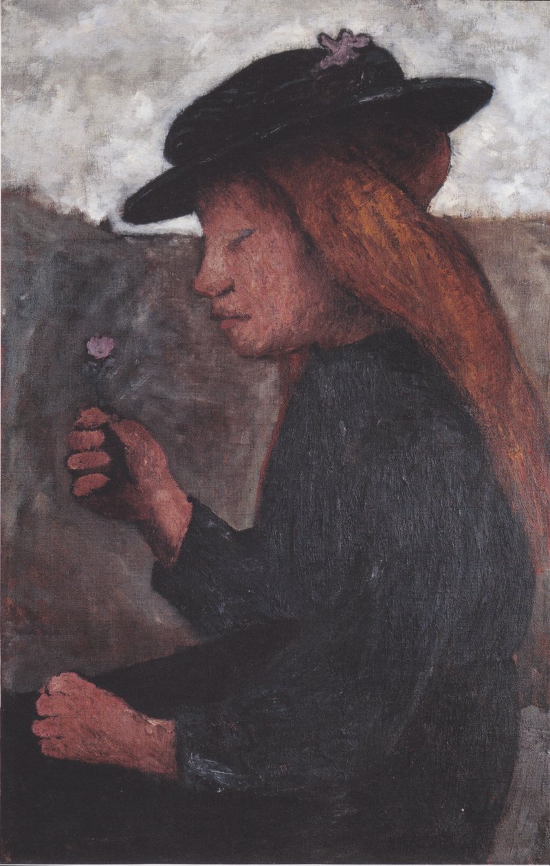Sittande tjej med svart hatt och blomma i höger hand av Paula Modersohn Becker