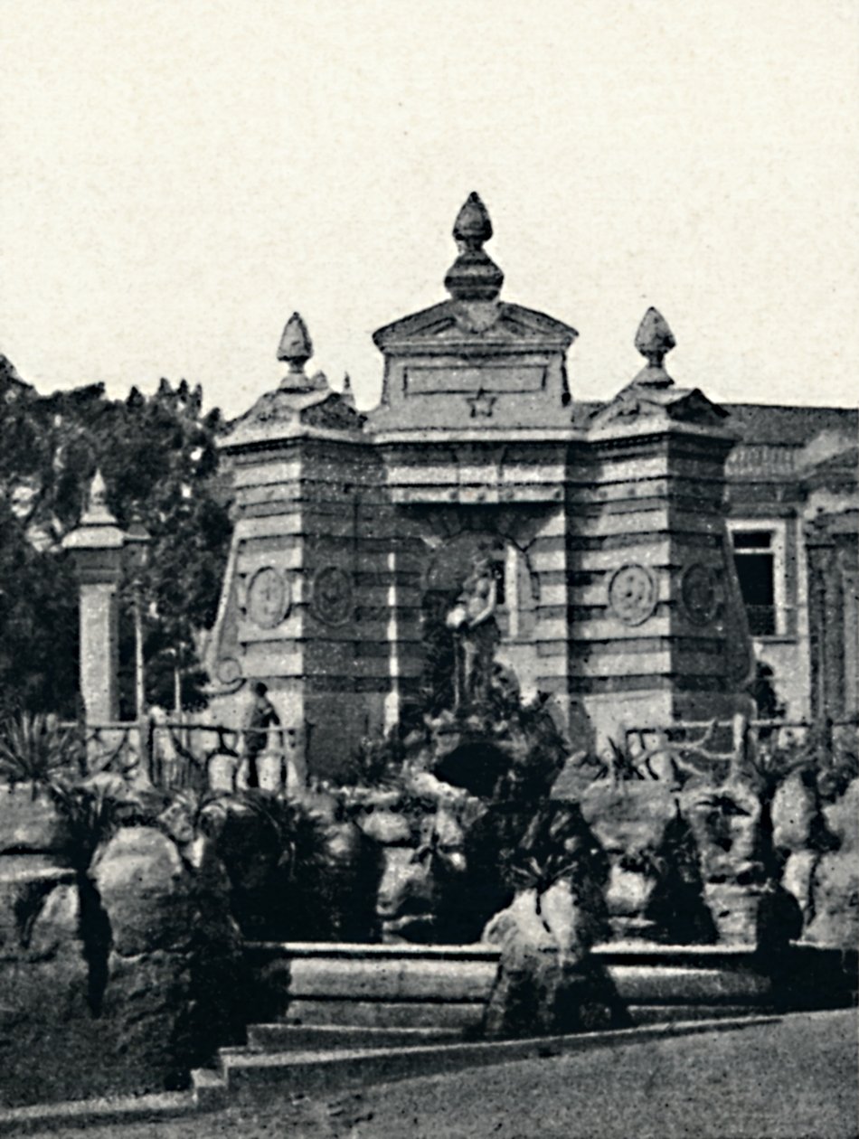 Fontän i palatsträdgården, 1895 av Paulo Kowalsky