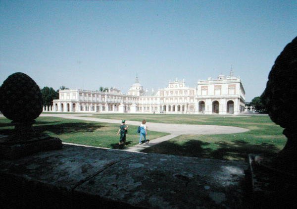 Kungliga palatset och trädgården, ombyggd från 1715 (foto) av Pedro Caro Idrogo