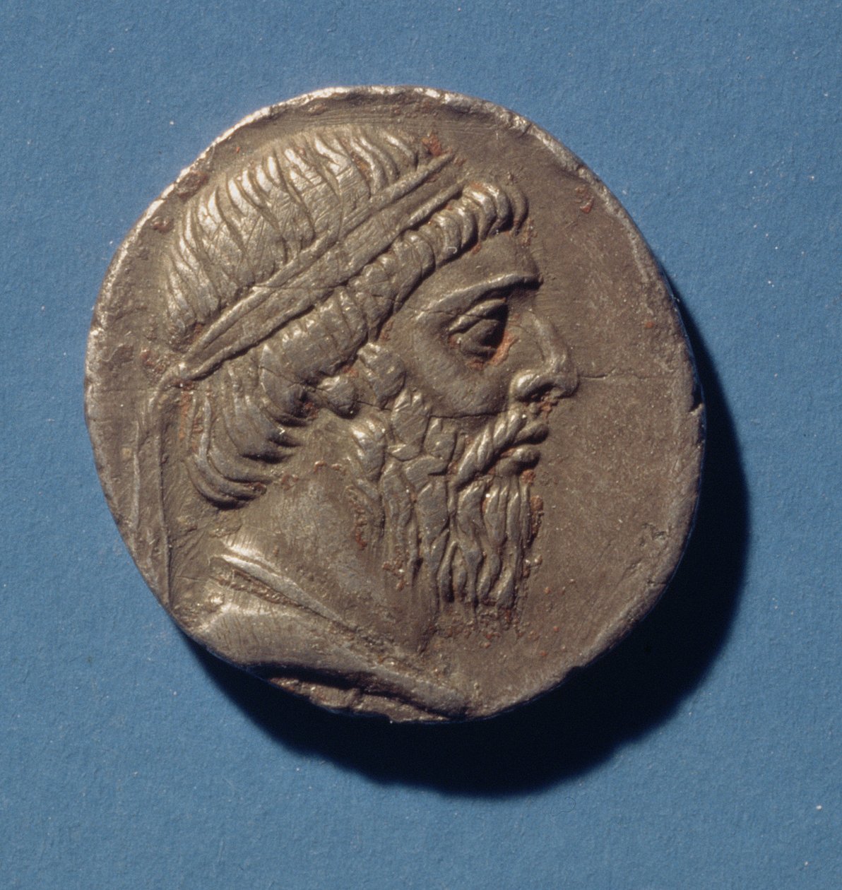 Tetradrachm (framsidan) av Mithradates I, Parthernas kung (175-138 f.Kr.) (silver) av Persian