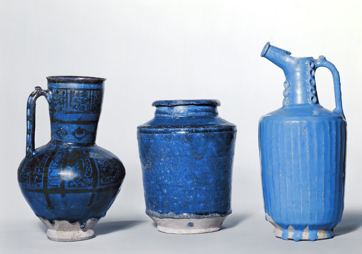 Kannor, med blå glasyr, Rayy, 1100-1200-tal (lergods) av Persian School