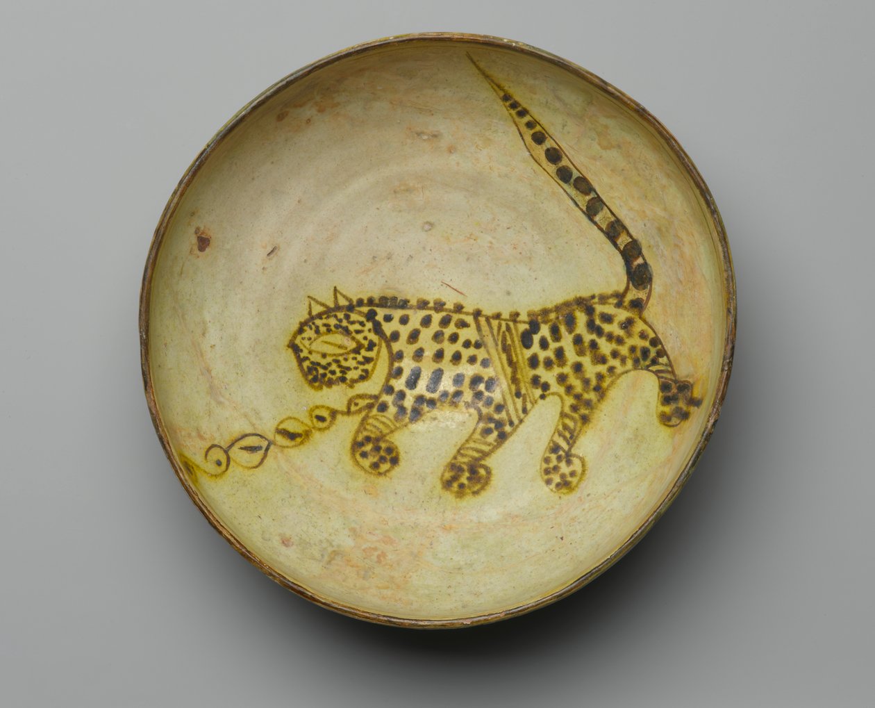 Skål som föreställer en gepard (keramik) av Persian School