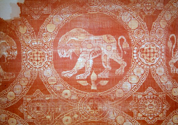 Tyg från St. Julians grav, 300-500-talet (textil) av Persian School