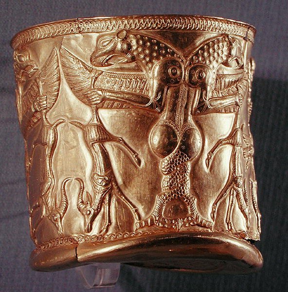 Bägare dekorerad med mytologiska varelser, nordvästra Iran, ca 1200-1100 f.Kr. (elektrum) (se även 65167) av Persian School