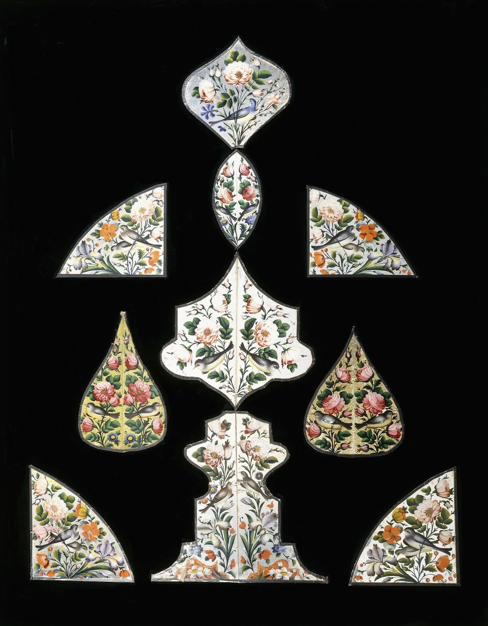 En grupp om tio Qajar-spegelmålningar, dekorerade med olika blommor och sittande fåglar, tidigt 1800-tal av Persian School