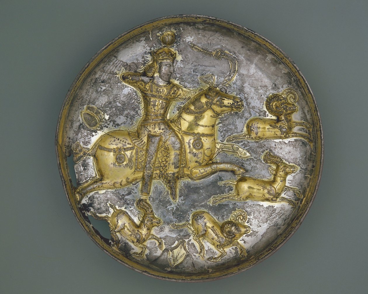 Skål, Iran, sasanisk period, 300-500-talet (silver och förgylld) av Persian School