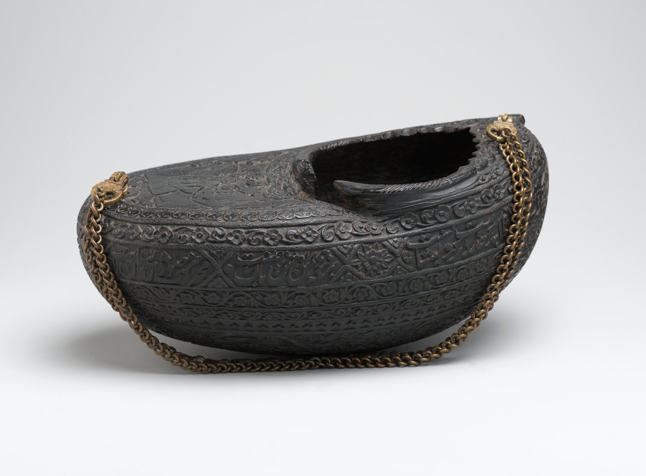 Kashkul, eller tiggarskål, med porträtt av dervischer och en beriden falkonerare, Iran, 1880 (coco de mer skal och kedja) av Persian School