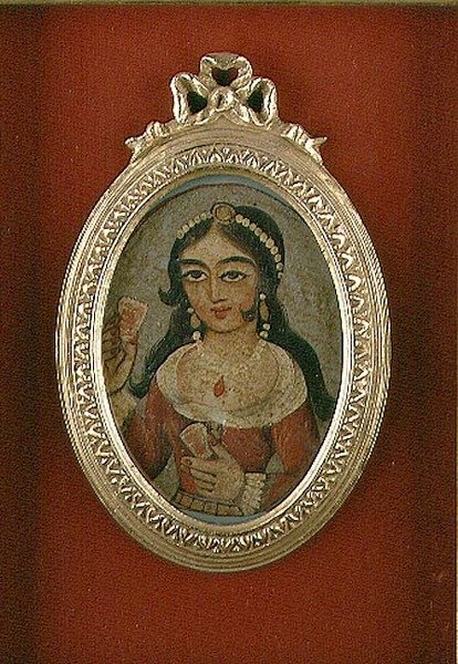 Qajar byst rundell föreställande en utsmyckad kvinna (olja på duk) av Persian School