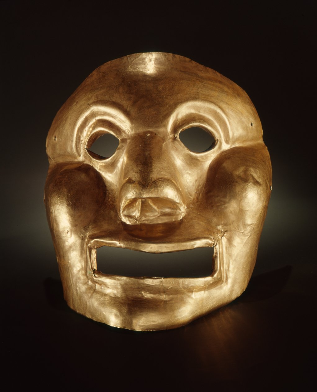 Calima Mask (guld) av Peruvian School