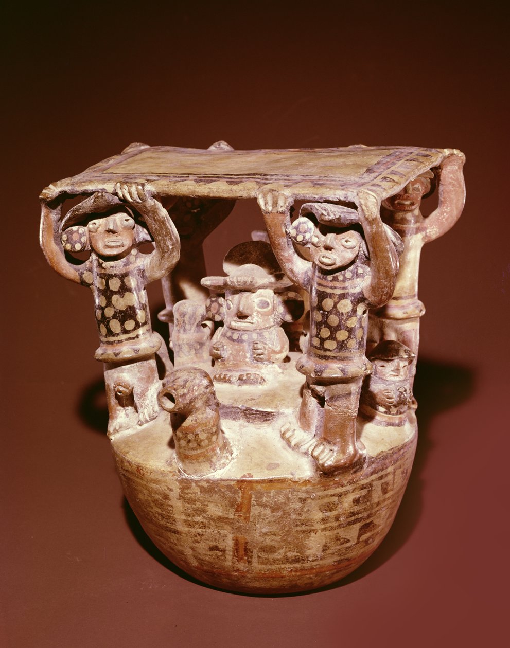 Gudom på tronen med baldakin stödd av hovmän, Recuay Culture (keramik) av Peruvian School