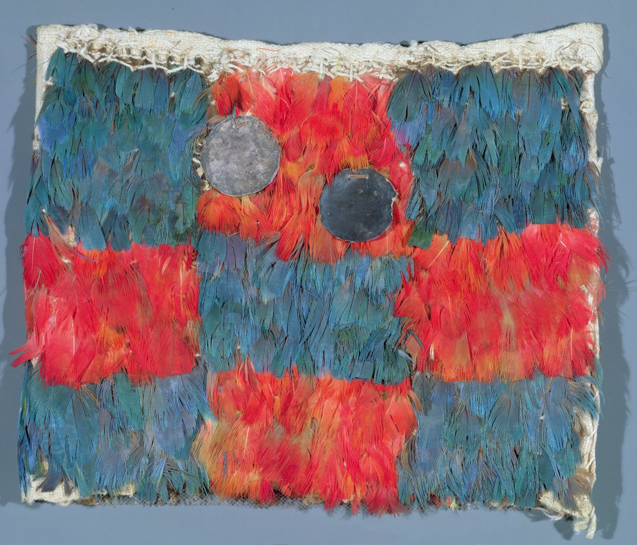 Fjädrad cape (textil) av Peruvian School