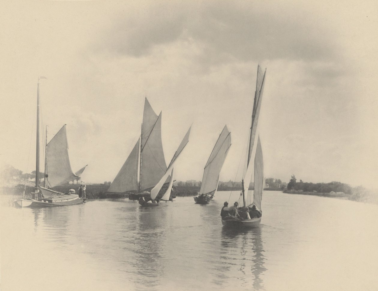 En seglingsmatch vid Horning,1885 (foto) av Peter Henry Emerson