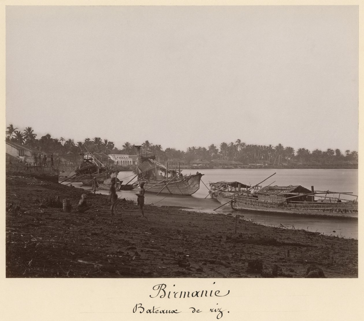Båtar som fraktar ris på floden Thanlwin, Mupun-distriktet, Moulmein, Burma, sent 1800-tal (albumintryck) av Philip Adolphe Klier