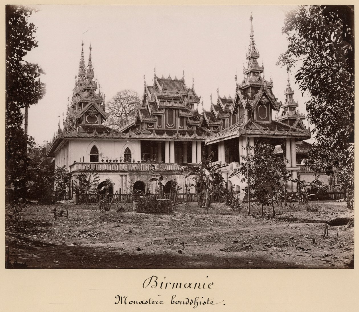 Teik Kyaung kloster, ön Ka Toe, nära Moulmein, Burma, ca 1848 (albumintryck) av Philip Adolphe Klier
