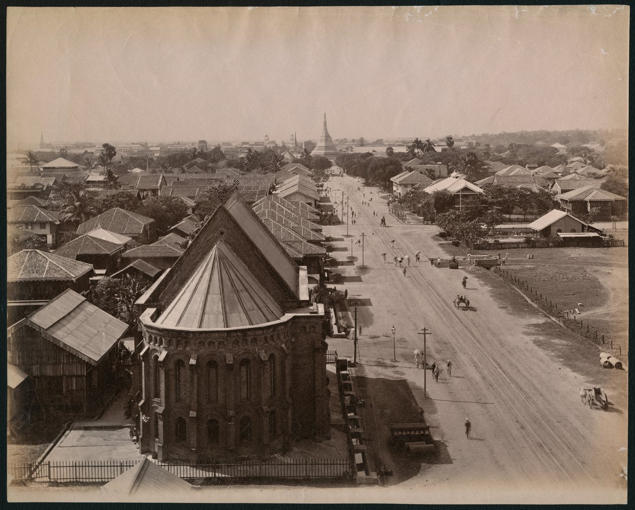 Utsikt över Rangoon, Burma, ca 1880 (albumintryck) av Philip Adolphe Klier