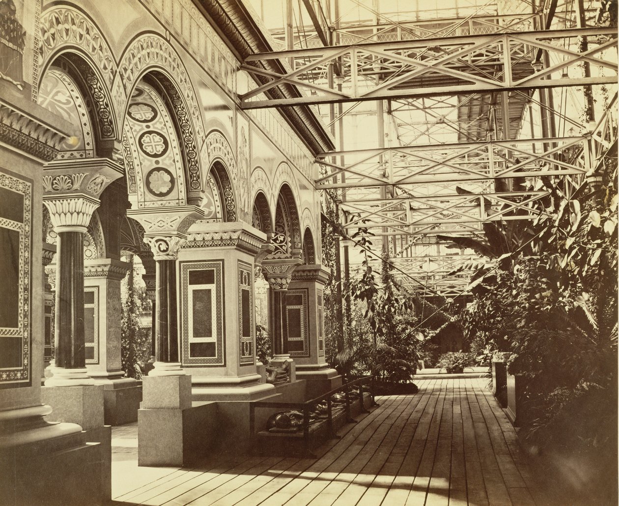 Sydenham: Crystal Palace, ingången till den bysantinska domstolen, 1854 av Philip Henry Delamotte