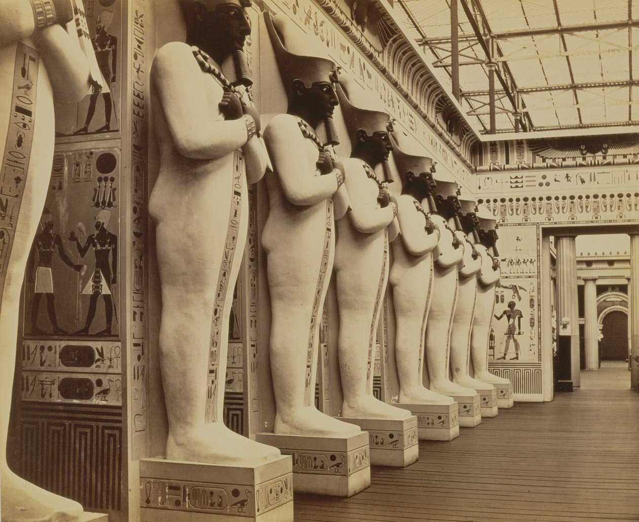 Den egyptiska domstolen och fasaden på Hall of the Colossi, Crystal Palace, Sydenham, 1854 av Philip Henry Delamotte