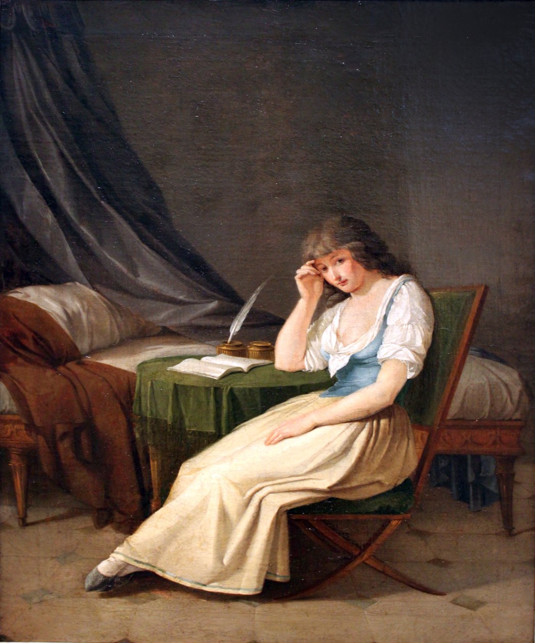 Ung flicka i morgonklänning, sittande eftertänksamt vid ett bord av Philipp Friedrich von Hetsch