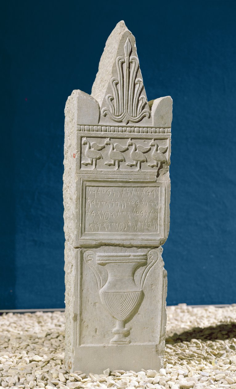 Votivstele med triangulär fronton, 830-146 f.Kr. (kalksten) av Phoenician