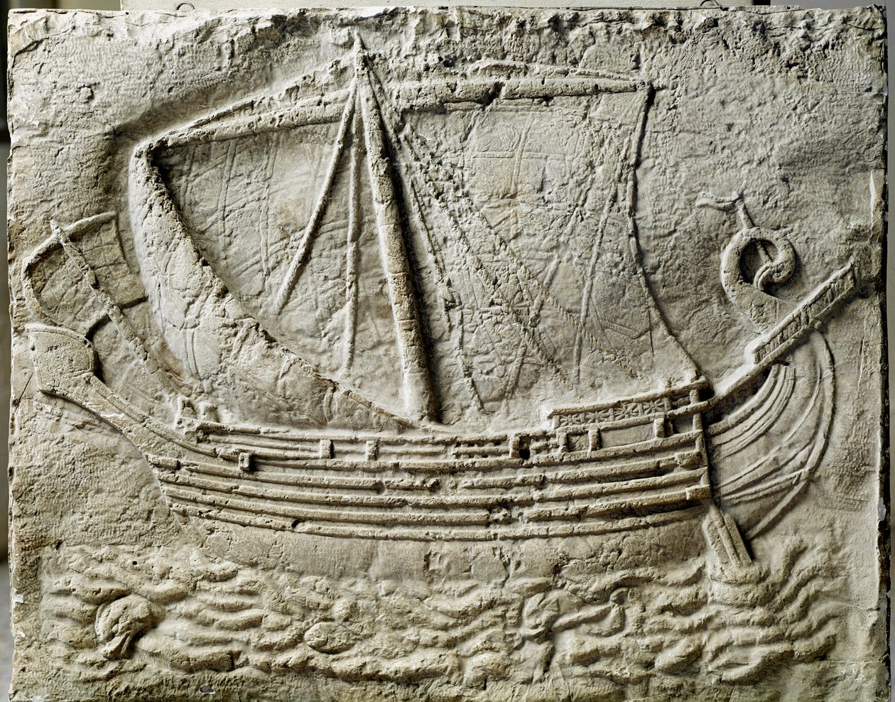 Fenicisk konst: basrelief av sarkofag som representerar ett handelsfartyg - Från den gamla hamnen i Sidon (Saidoon) i Libanon - Paris, musee du Louvre - Ett feniciskt handelsfartyg - Reliefdetalj av en stensarkofag hittad i Sidon (Libanon) - Louvren , Pari av Phoenician Phoenician