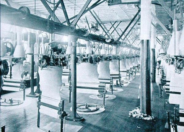 Tillverkar underkläder av naturligt ull, ca 1900, från 