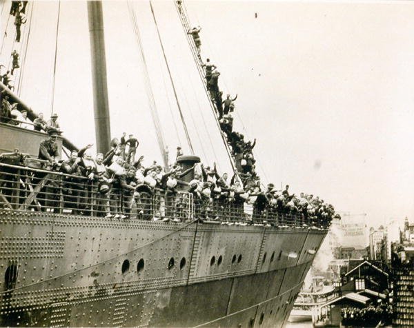Mauretanien i Sydney, maj 1940 (s/v foto) av Photographer Australian
