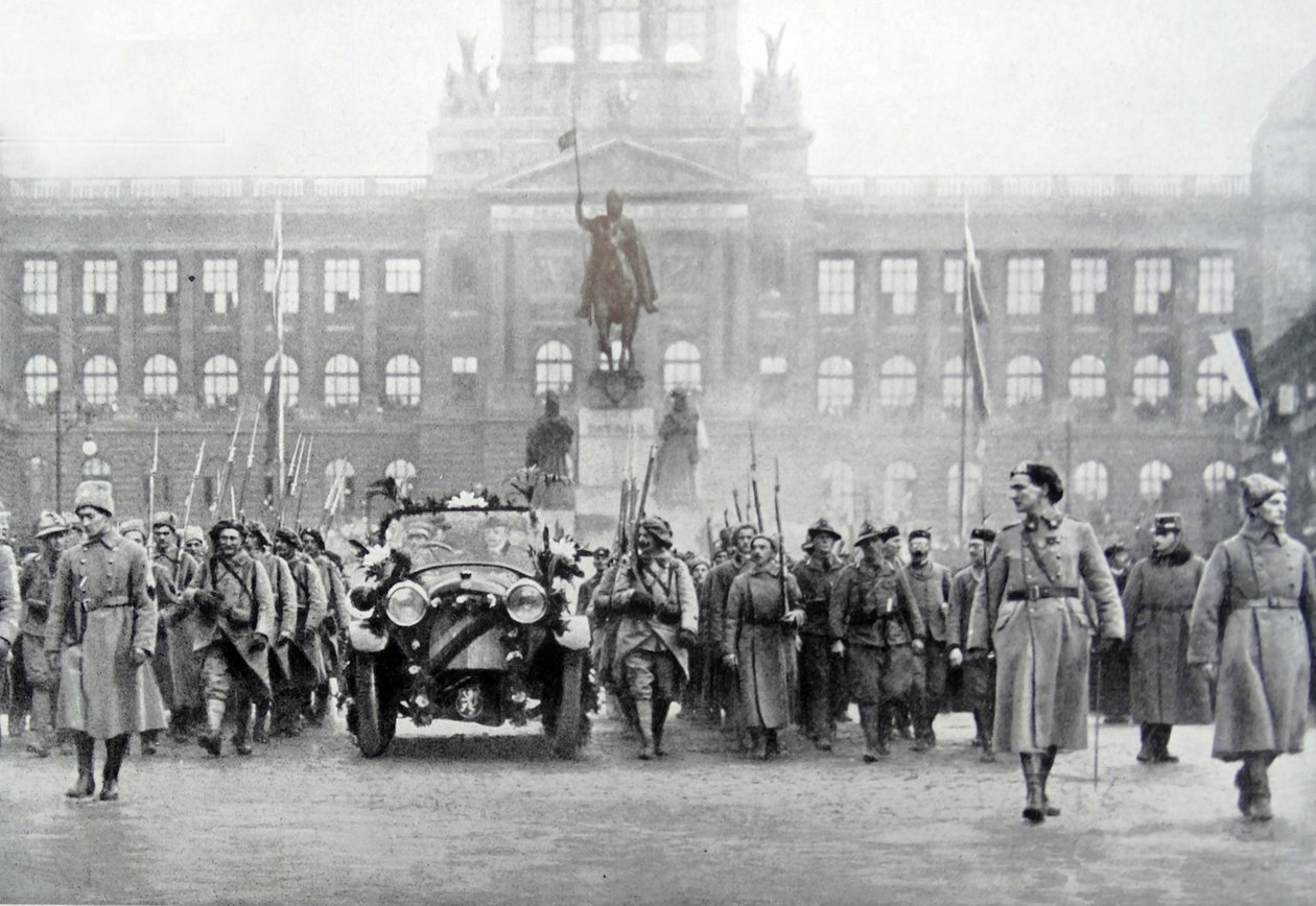 Tjeckiska trupper följer med president Thomas Masaryk i Prag, 25 december 1918 (s/v foto) av Photographer Czech