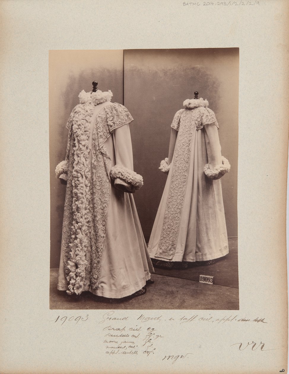 Albumsida: House of Worth, Coat (Grand Manteau) av Photographer French